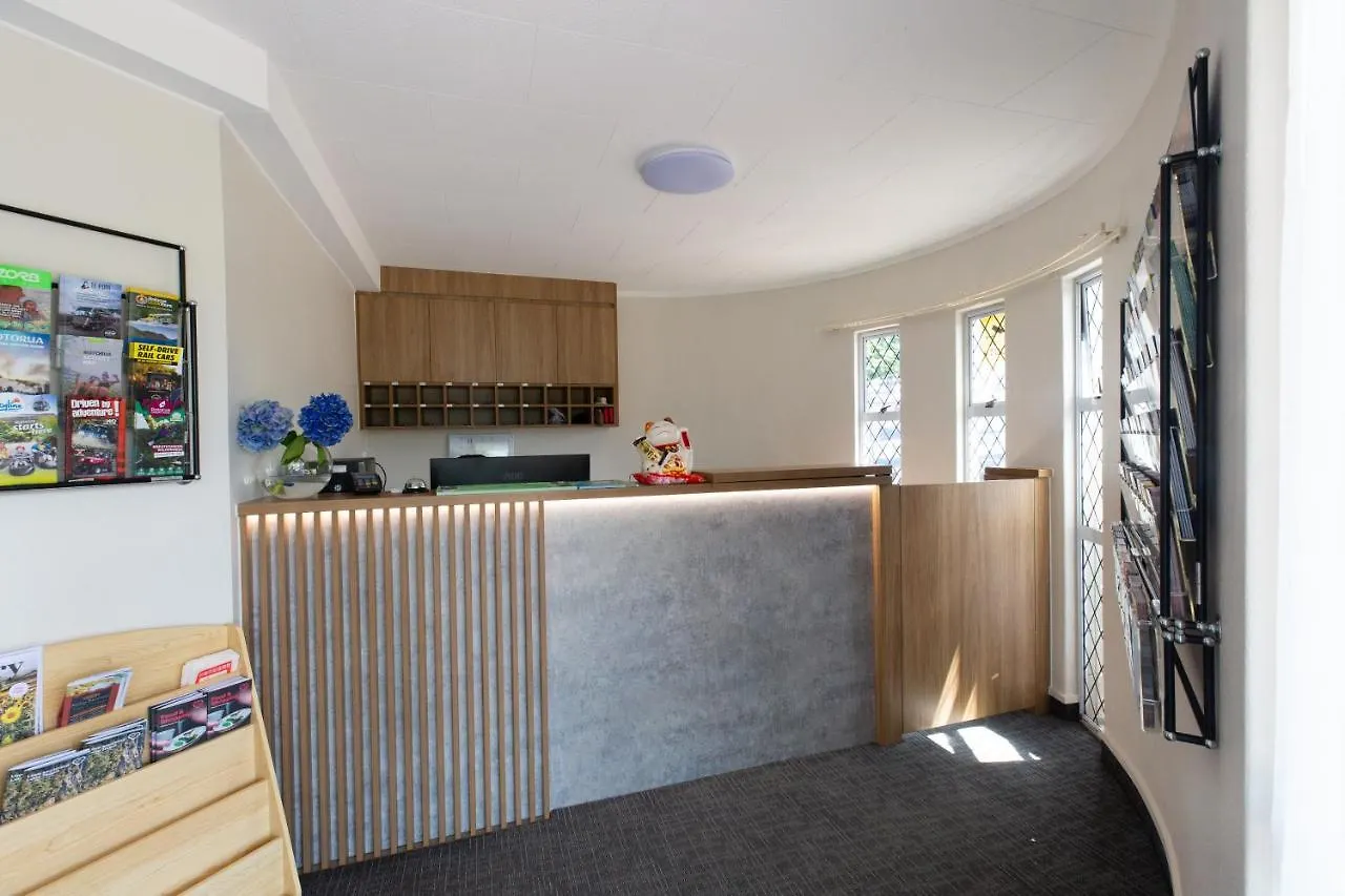 ****  Lake Breeze Motel Taupo New Zealand